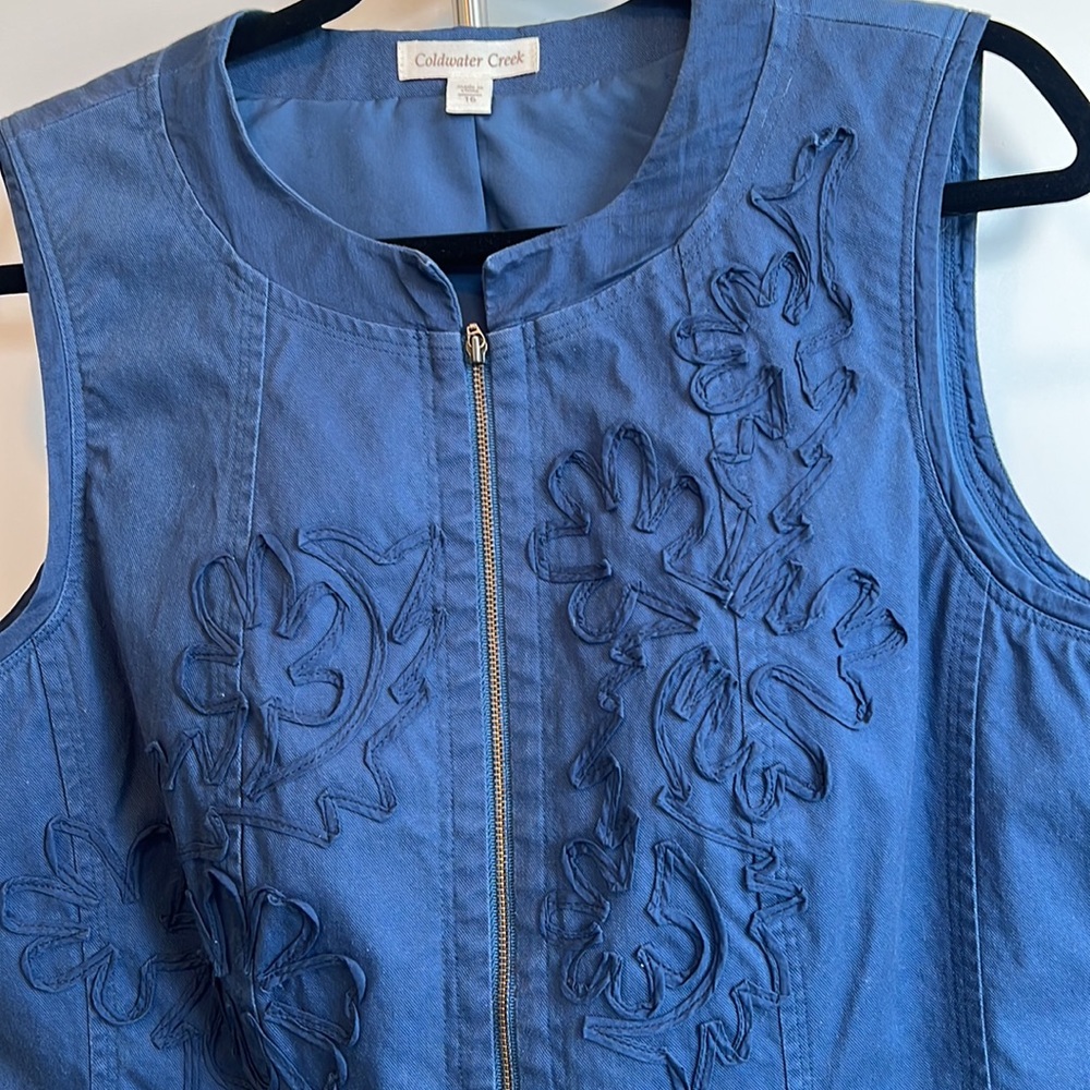 Coldwater Creek blue denim vest with floral stitched application size 16